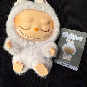 Zizi - Labubu Have A Seat PopMart Pop Mart